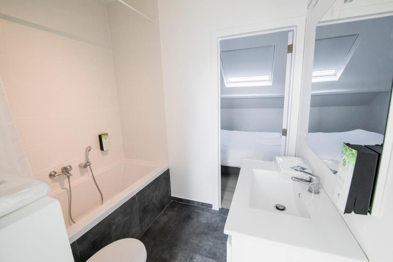 Travelease - Midi Bed and Breakfast Anderlecht Exteriör bild