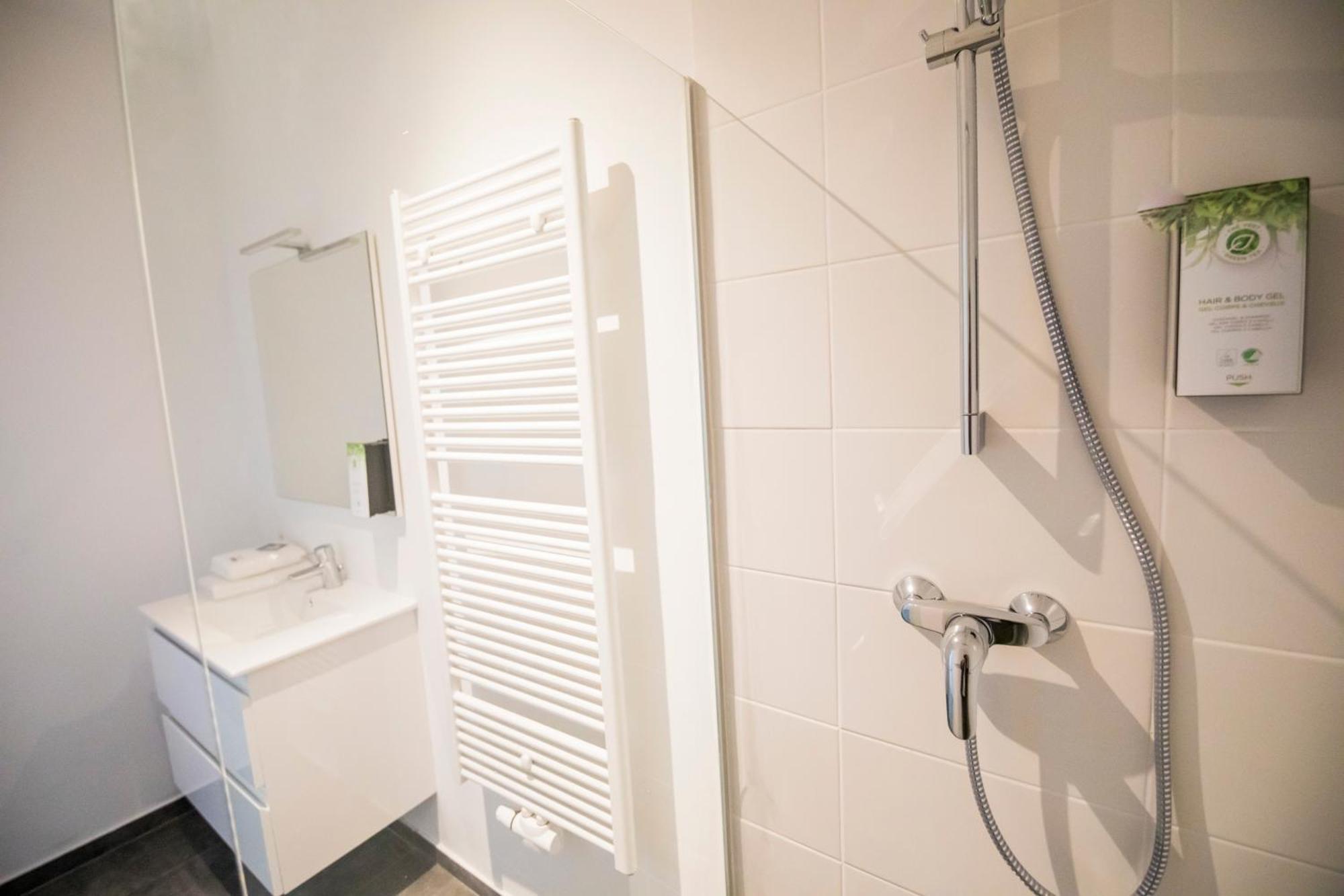 Travelease - Midi Bed and Breakfast Anderlecht Exteriör bild