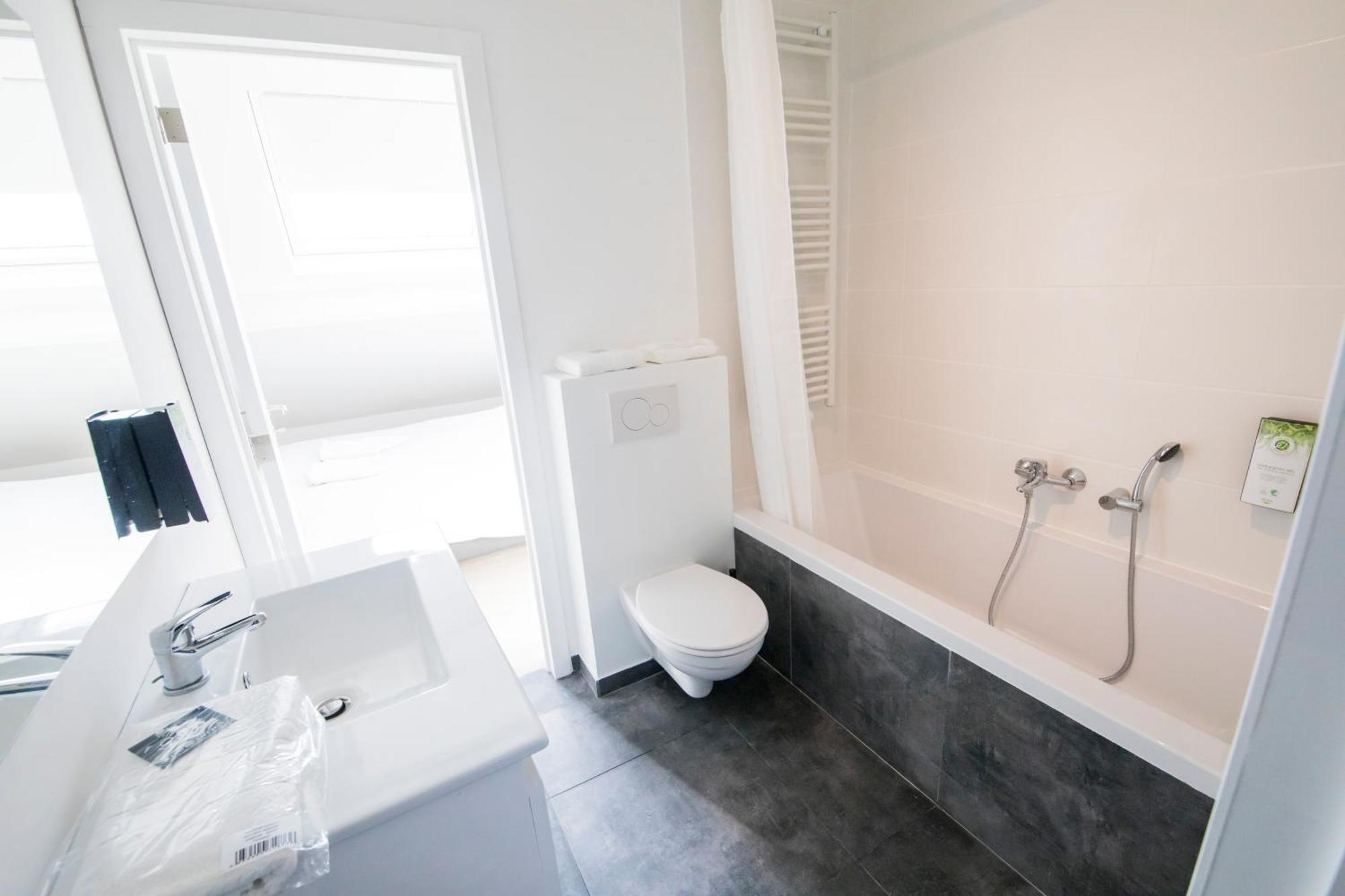 Travelease - Midi Bed and Breakfast Anderlecht Exteriör bild
