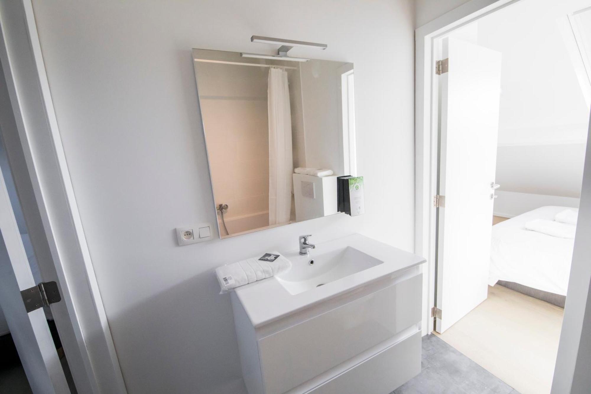 Travelease - Midi Bed and Breakfast Anderlecht Exteriör bild